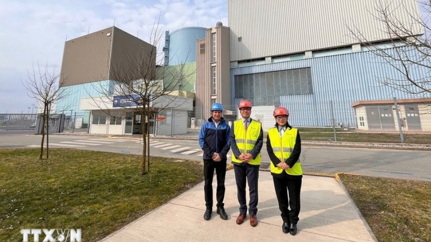 Slovenia ready to share experience in safe nuclear power development with Vietnam